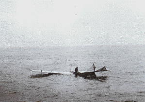  L'avion de Latham en mer 